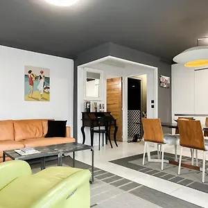https://petit-palace-vue-sur-imperial.hotels-rhonealpes.com
